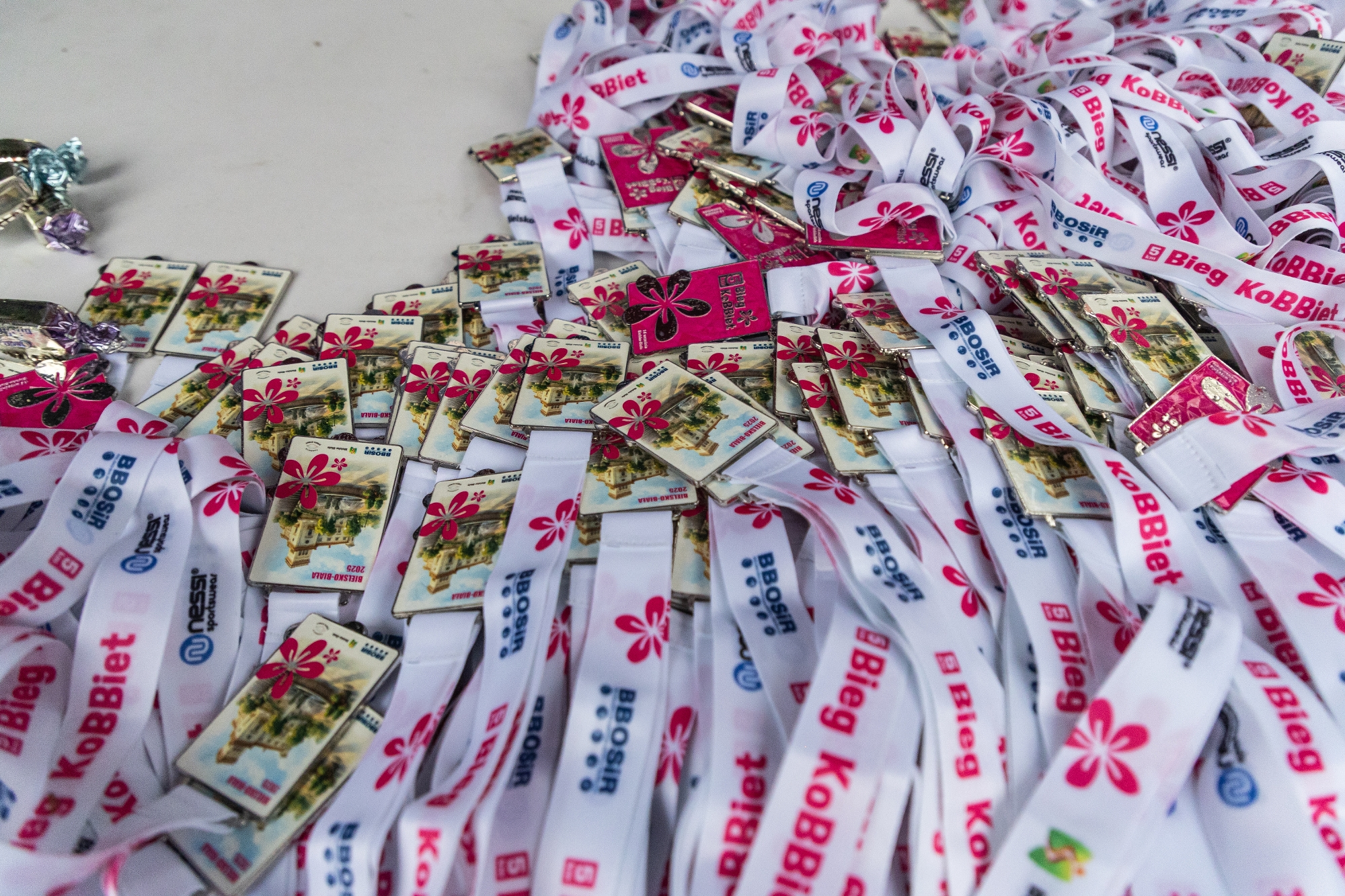 na zdjęciu osoby podczas biegu