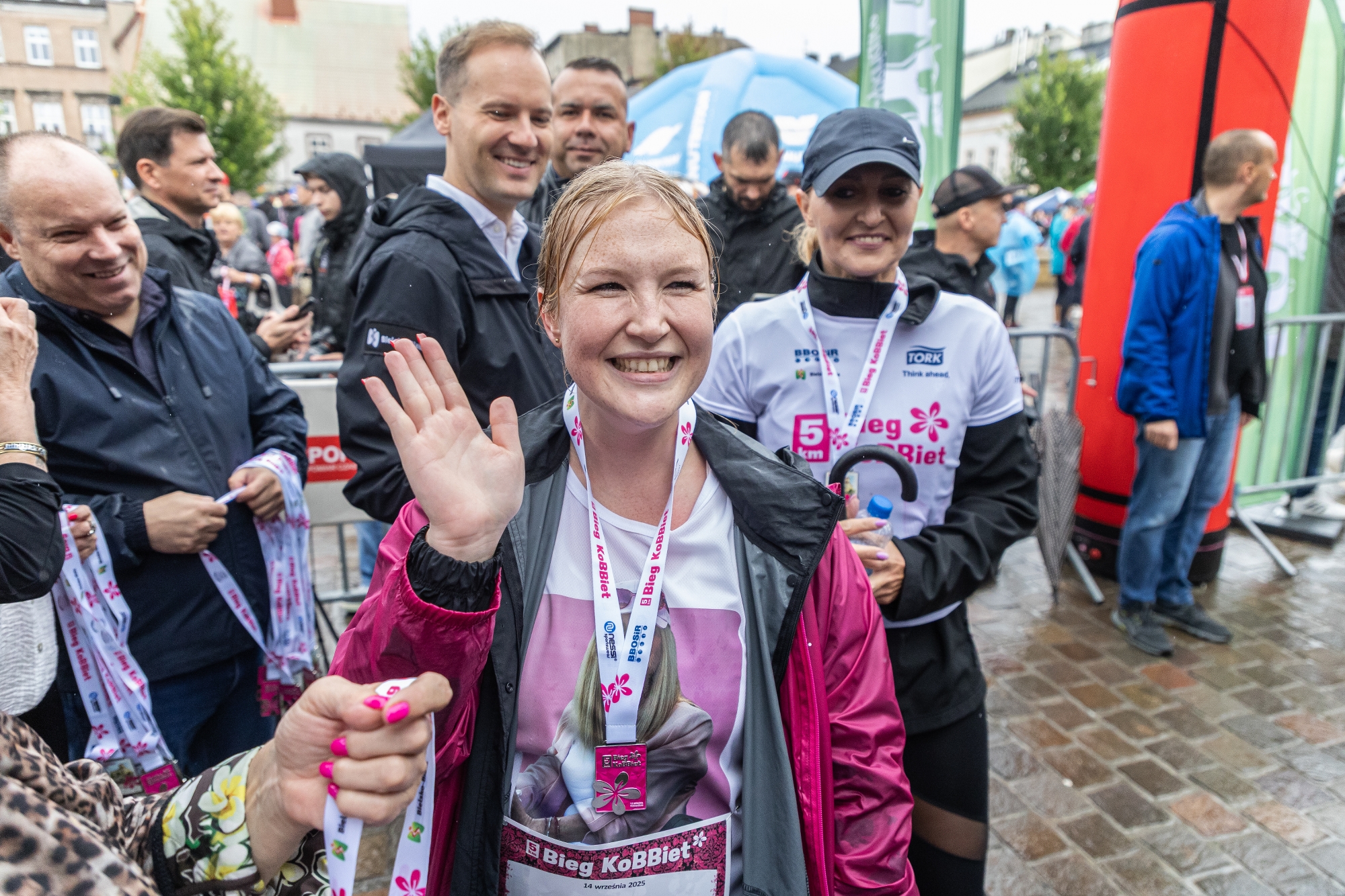 na zdjęciu osoby podczas biegu