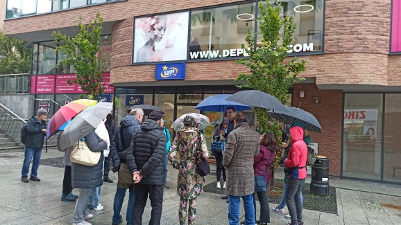 zdjęcie ze spaceru: grupa spacerujących na ul.11 Listopada