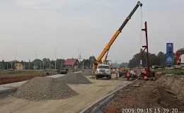 Przebudowa odcinka drogi krajowej nr 52 - na zdjęciu fragment budowy oraz maszyny budowlane