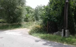 Zdjęcie nieruchomości przy ul. ks. Mateusza Opolskiego i drogi dojazdowej