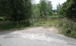 Zdjęcie nieruchomości przy ul. ks. Mateusza Opolskiego i drogi dojazdowej