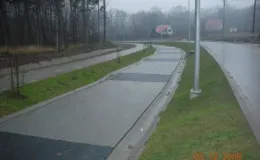 Przebudowa ul. Karbowej w Bielsku-Białej - na zdjęciu fragment drogi oraz zieleń