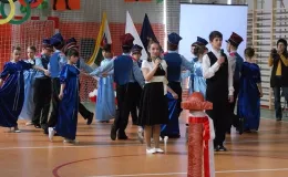 Otwarcie sali gimnastycznej - na zdjęciu występ młodzieży 