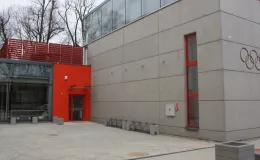 Otwarcie sali gimnastycznej - na zdjęciu fragment sali gimnastycznej z zewnątrz