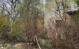 Zdjęcie nieruchomości zabudowanej budynkiem mieszkalnym wolnostojącym przy ul. Botanicznej 5