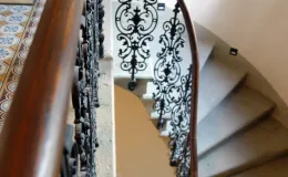 Zamkowa 8 klatka schodowa po remoncie i konserwacji. 