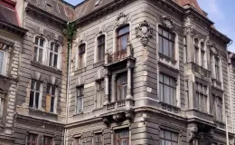 3 Maja 5 widok elewacji przed remontem.