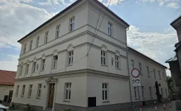 Plebania katedralna widok elewacji po remoncie.