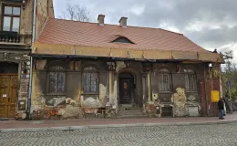 Cieszyńska 23a stan elewacji frontowej przed remontem.