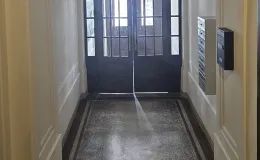 Ratuszowa 2, sień wejściowa po remoncie.