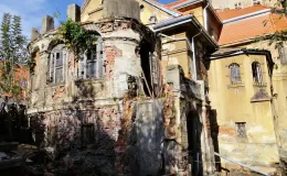 Cieszyńska 23a stan elewacji ogrodowej przed remontem.