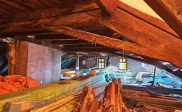 Sobieskiego 22 widok więźby dachowej podczas remontu.