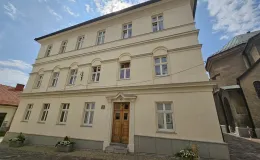 Plebania katedralna widok elewacji po remoncie.