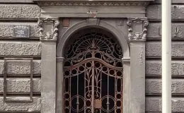 3 Maja 5 portal wejściowy przed remontem.