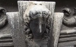 Cieszyńska 14 stan detalu elewacji przed remontem.