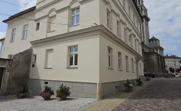 Plebania katedralna widok elewacji po remoncie.