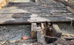 3 Maja 5 widok stanu fragmentu połaci dachowej przed remontem.