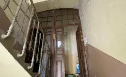 Staszica 3 stan klatki schodowej przed remontem.