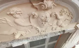 1 Maja 15 willa Karola Steffana detal sztukatorski w trakcie renowacji.