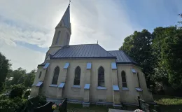 Kaplica na cmentarzu ewangelickim po remoncie dachu.