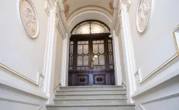 Zamkowa 8 sień wejściowa po remoncie i konserwacji. 