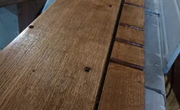 Element ramy klawiatury pedału po renowacji.