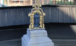 Kościół pw. św. Barbary krzyż przy drodze procesyjnej po renowacji.