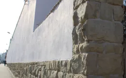 Cmentarz ewangelicki przy ul. Listopadowej/Asnyka elewacje po remoncie..