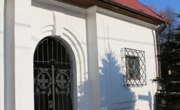 Cmentarz ewangelicki przy ul. Listopadowej/Asnyka elewacje po remoncie..