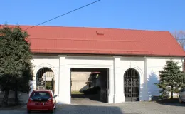 Cmentarz ewangelicki przy ul. Listopadowej/Asnyka elewacje po remoncie..