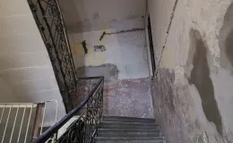 Klatka schodowa, stan przed remontem. 