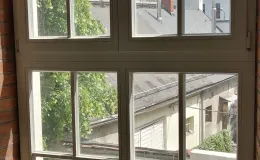 Detal stolarki okiennej. Widok od wewnątrz. 