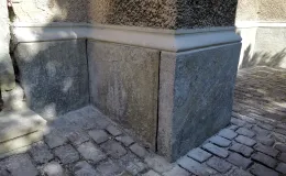 Scalenie profilu nad cokołem.