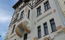 Kamienica "Pod Żabami", widok na elewację od strony Placu Wojska Polskiego.