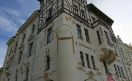 Narożnik z wieżą. 