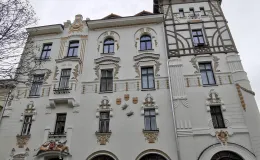 Narożnik z wieżą. 