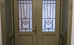 Stolarka drzwi do mieszkań po konserwacji. 