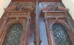 Skrzydła drzwiowe po renowacji. 