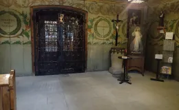 Kościół pw. św. Barbary wymiana posadzki betonowej w kruchcie na nową z piaskowca