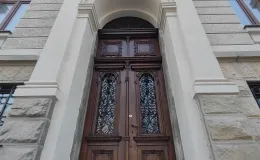 Willa przy ul. 3 Maja 13 portal wejściowy po remoncie.