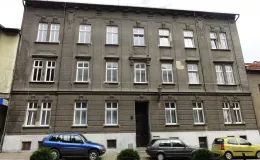 pl. św. Mikołaja 10 elewacja frontowa przed remontem.