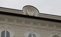 Ratuszowa 2, kartusz herbowy po montażu.