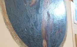 Zacieki na medalionie. 