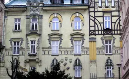 Kamienica "Pod Żabami", widok na elewację od strony ulicy Targowej.