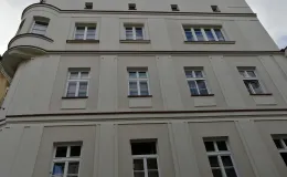 ul. Pankiewicza 2 widok od strony ul. Orkana, elewacja po remoncie zbliżenie.