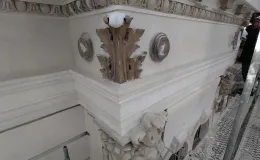 3 Maja 5 wyprowadzanie gzymsów i uzupełnianie tynków.