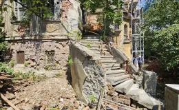 Cieszyńska 23a widok schodów przed remontem.