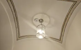 Ratuszowa 2, sklepienie klatki schodowej po remoncie. 