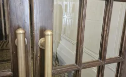 Ratuszowa 2, drzwi w sieni wejściowej po konserwacji. 